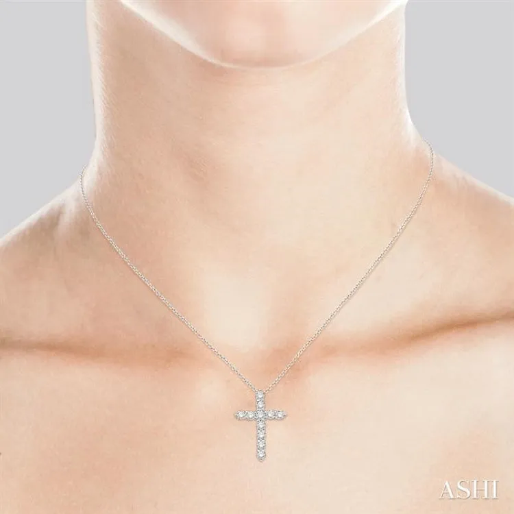 1/2 Ctw Round Cut Diamond Cross Pendant in 14K White Gold with Chain