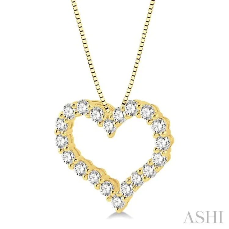 3/4 Ctw Heart Shape Round Cut Diamond Pendant With Chain in 14K Yellow Gold