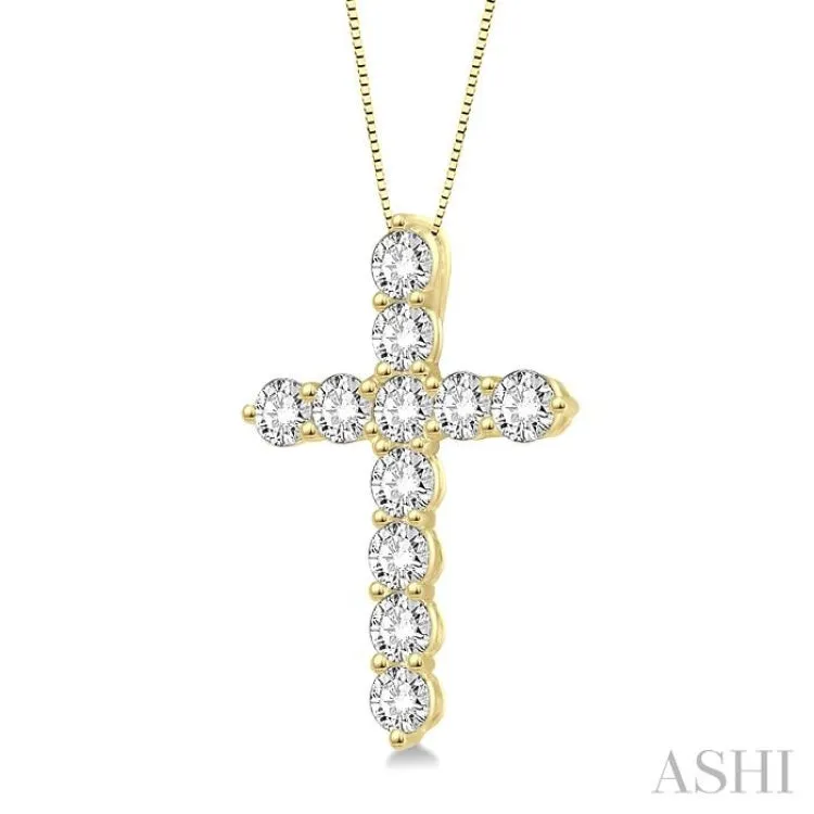 3/4 Ctw Round Cut Diamond Cross Pendant in 14K Yellow Gold with Chain