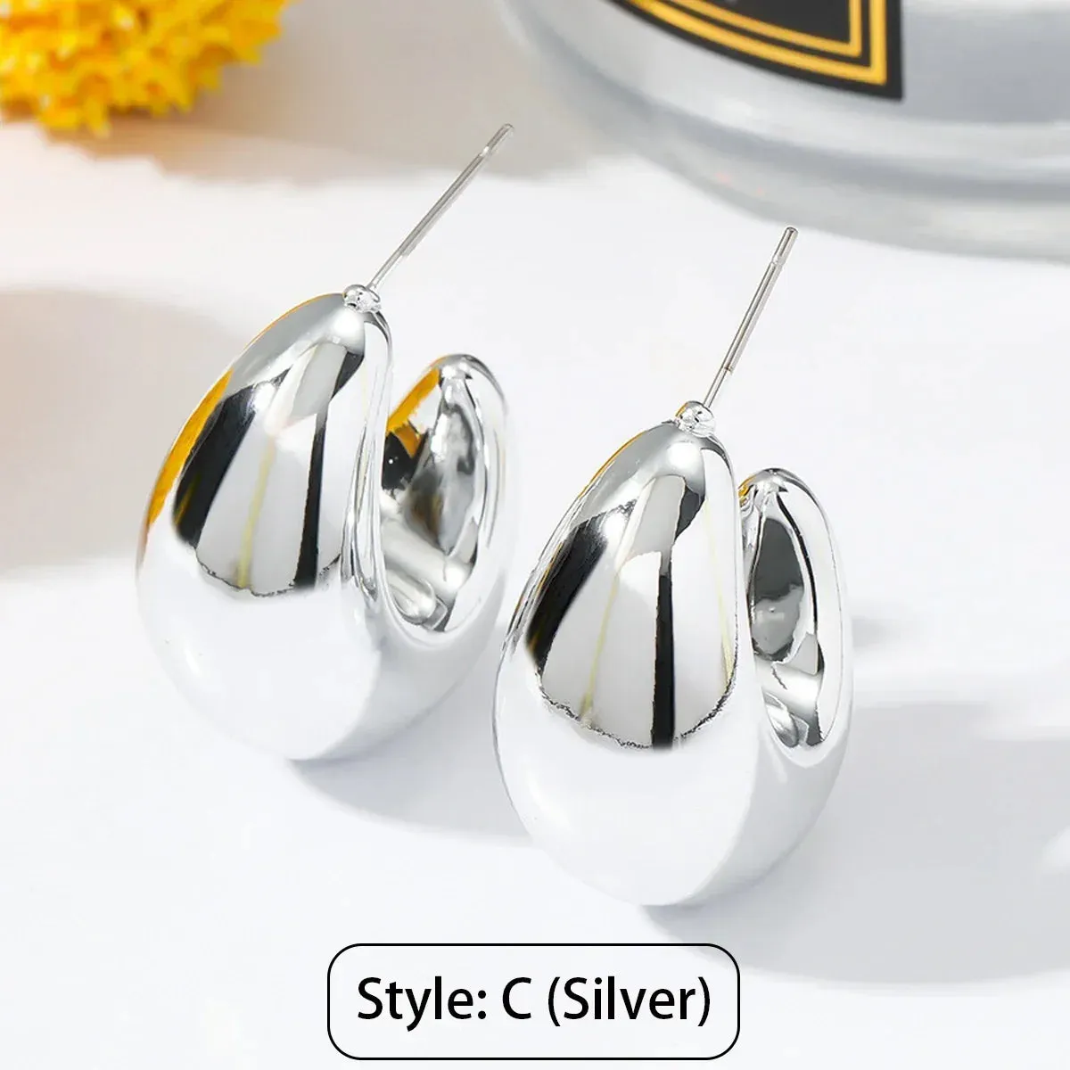 Golden Women's Water Drop Earrings Smooth Teardrop Earrings Lightweight Jewelry Wholesale