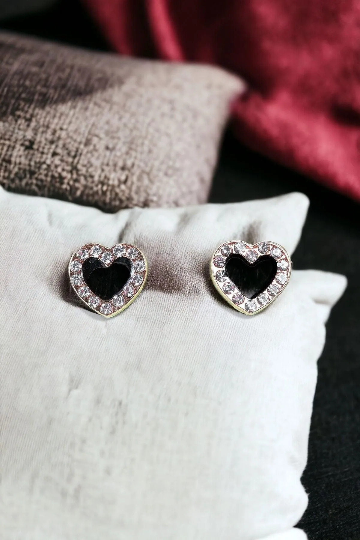 Small Gold Black Diamonds Incrustation Heart Shaped Stud Earrings