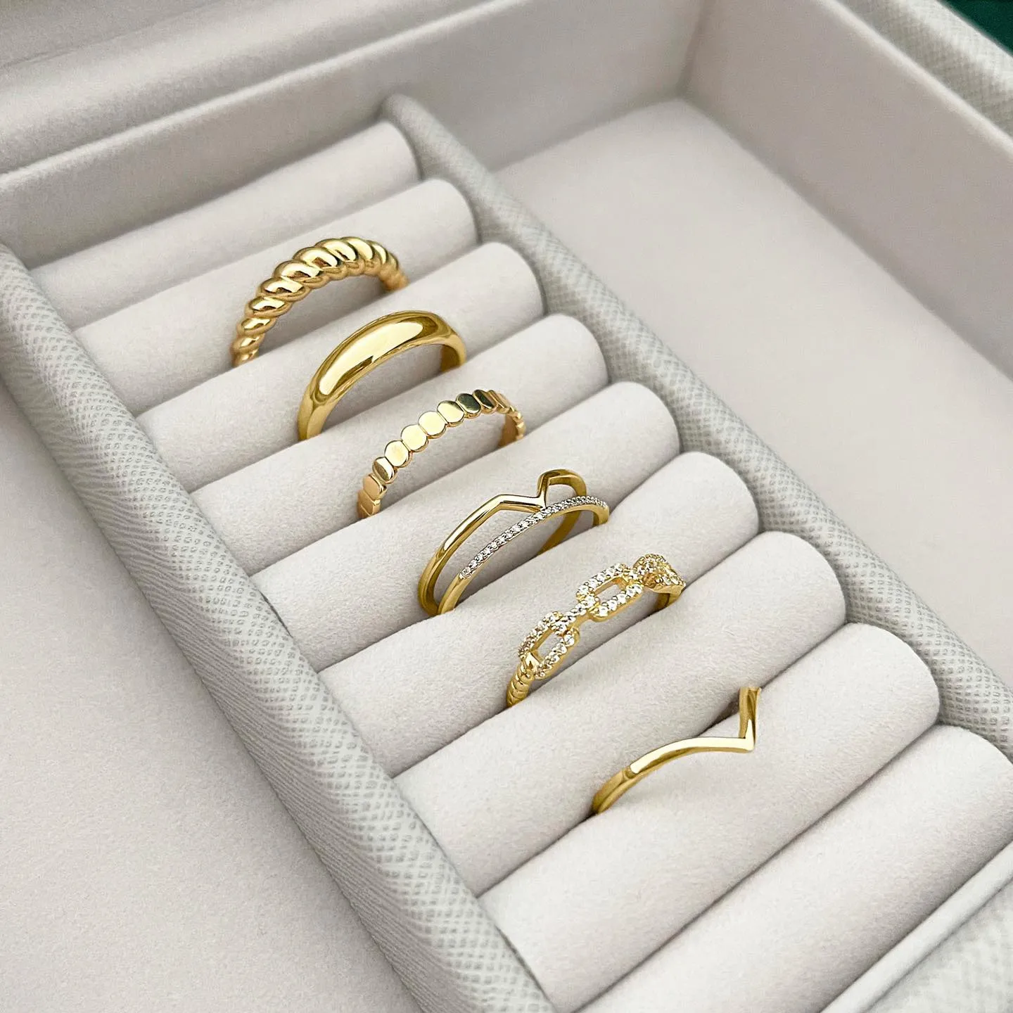 Soleil Collection Oval Disc Ring | 9K Solid Yellow Gold