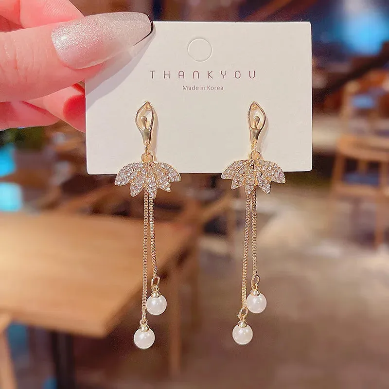 Trend Simulation Pearl Long Earrings Female Moon Star Flower Rhinestone Wedding Pendant Earrings Fashion Korean Jewelry Earrings